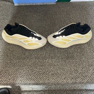 Yeezy 700 V3 safflower